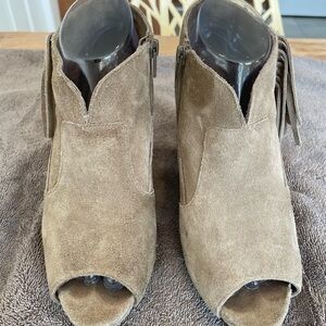 Chic Suede Wedge Booties with Tassels